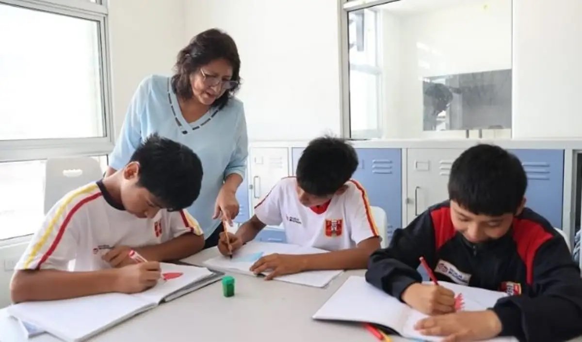 Minedu establece 2596 plazas para destaque docente en Huánuco