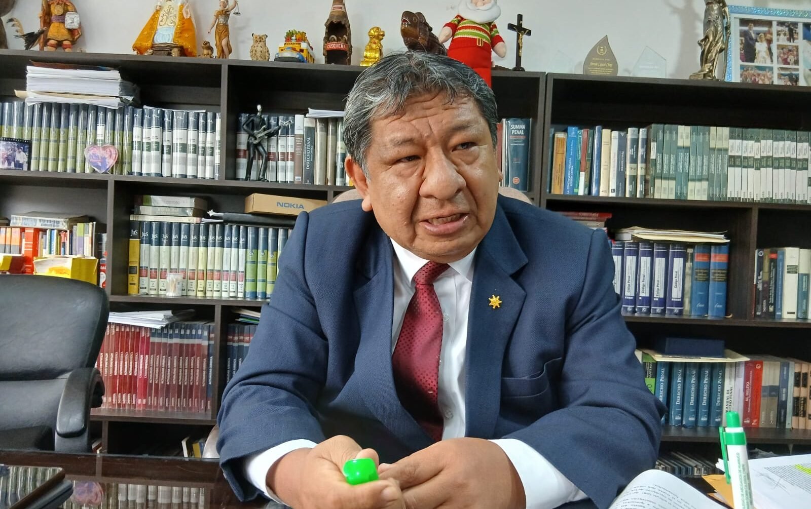 Decano de Abogados saliente pide a su sucesor priorizar defensa de la población