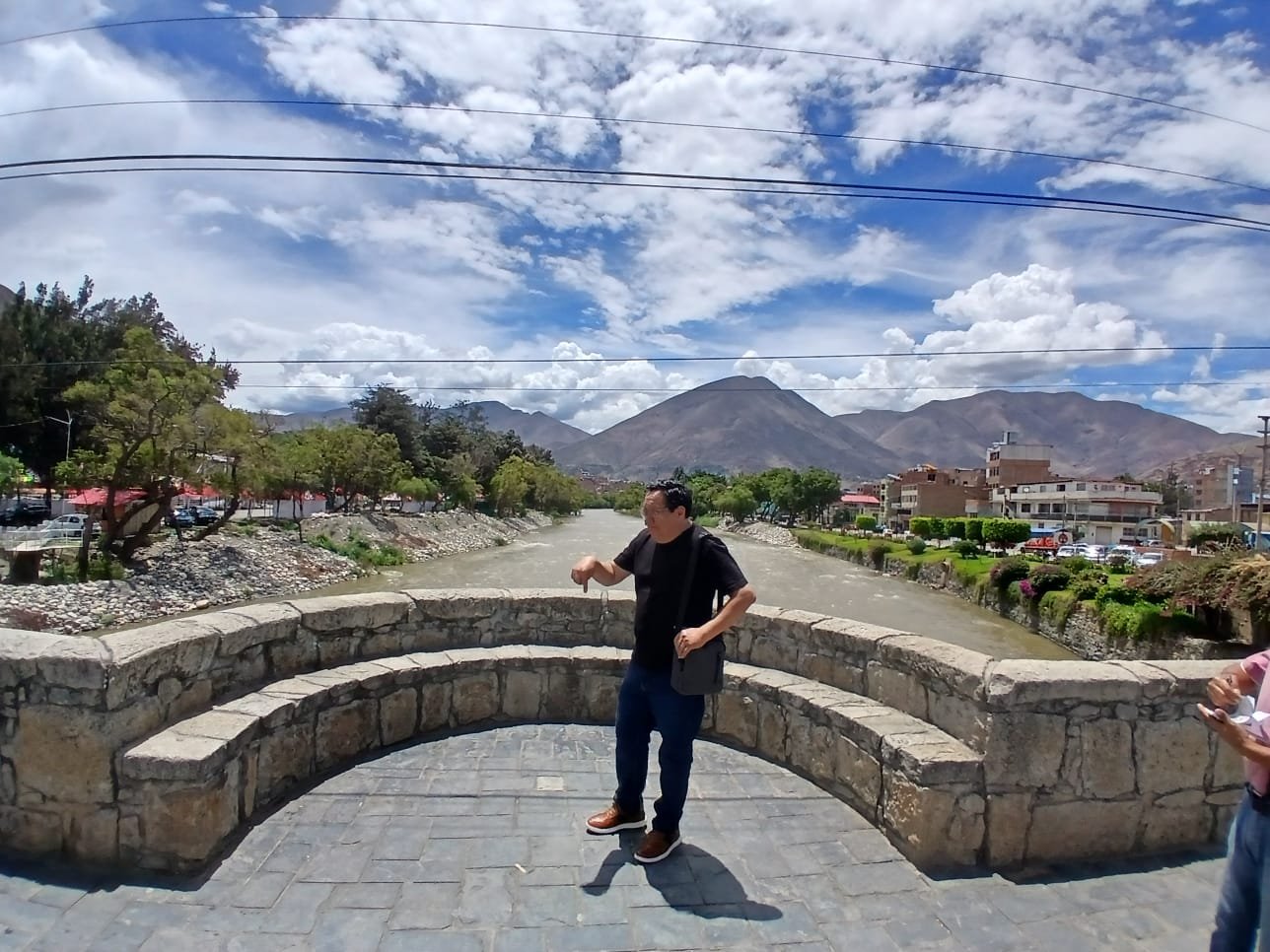 Historiador encuentra punto magnético en el puente Calicanto