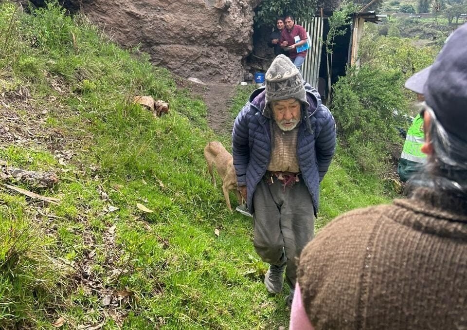 Juancho deja su cueva en Nuevas Flores para vivir en la ‘Casa Mis Abuelitos’ del padre Oswaldo