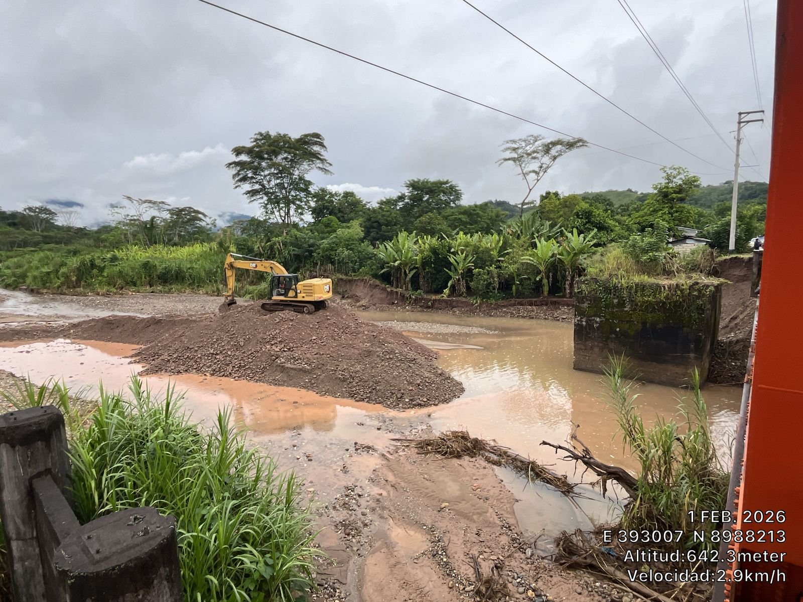 Atienden el puente Pendencia en la carretera FBT, afectada por intensas lluvias
