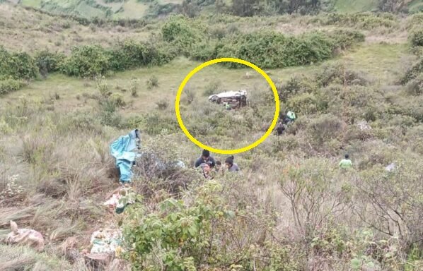 Despiste y volcadura de camioneta deja tres muertos y cinco heridos en Huamalíes