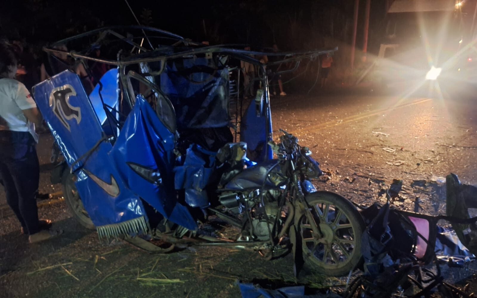 Choque de camión con trimóvil deja un muerto en Pucayacu