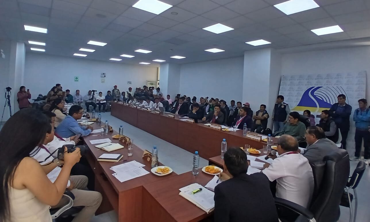 Ejecutivo y Consejo Regional de Huánuco enfrentados por proyecto de adquisición de camioncitos