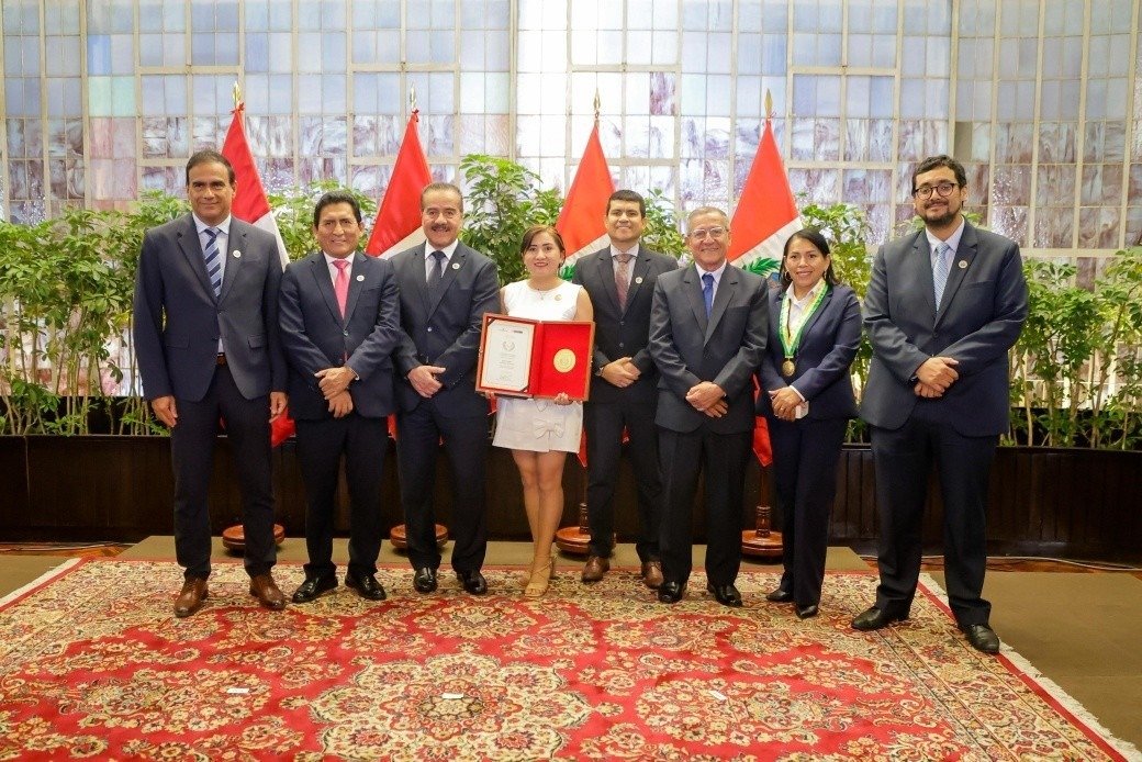 Huanuqueña recibe distinción de ‘Orden al Mérito de la Mujer 2026’