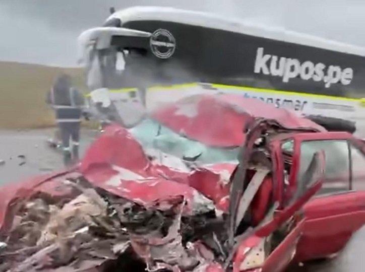 Choque de auto con bus deja tres heridos en la vía Canta a Huayllay