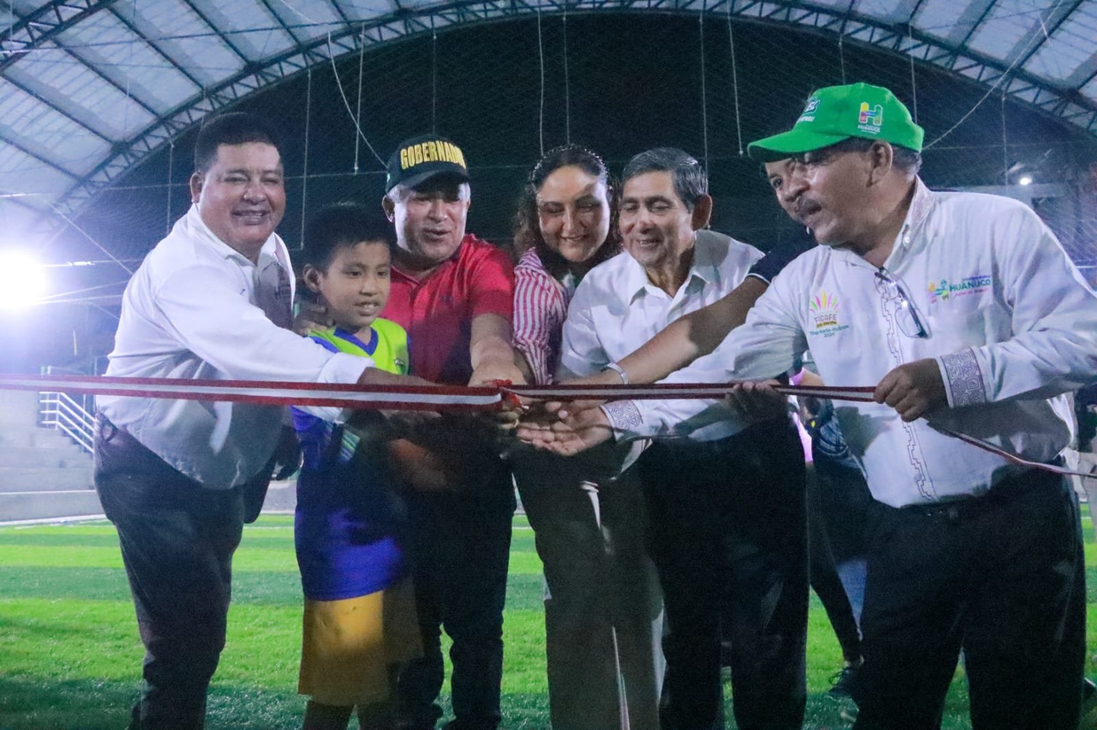 Gobernador inaugura tres polideportivos en Tingo María que costaron S/2.9 millones