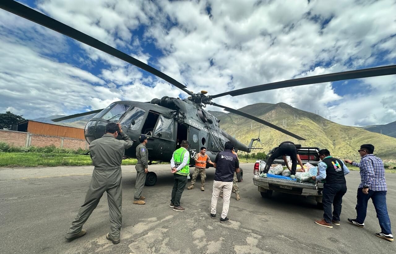 La FAP inicia puente aéreo para llevar ayuda a zonas aisladas de Huacaybamba y Marañón