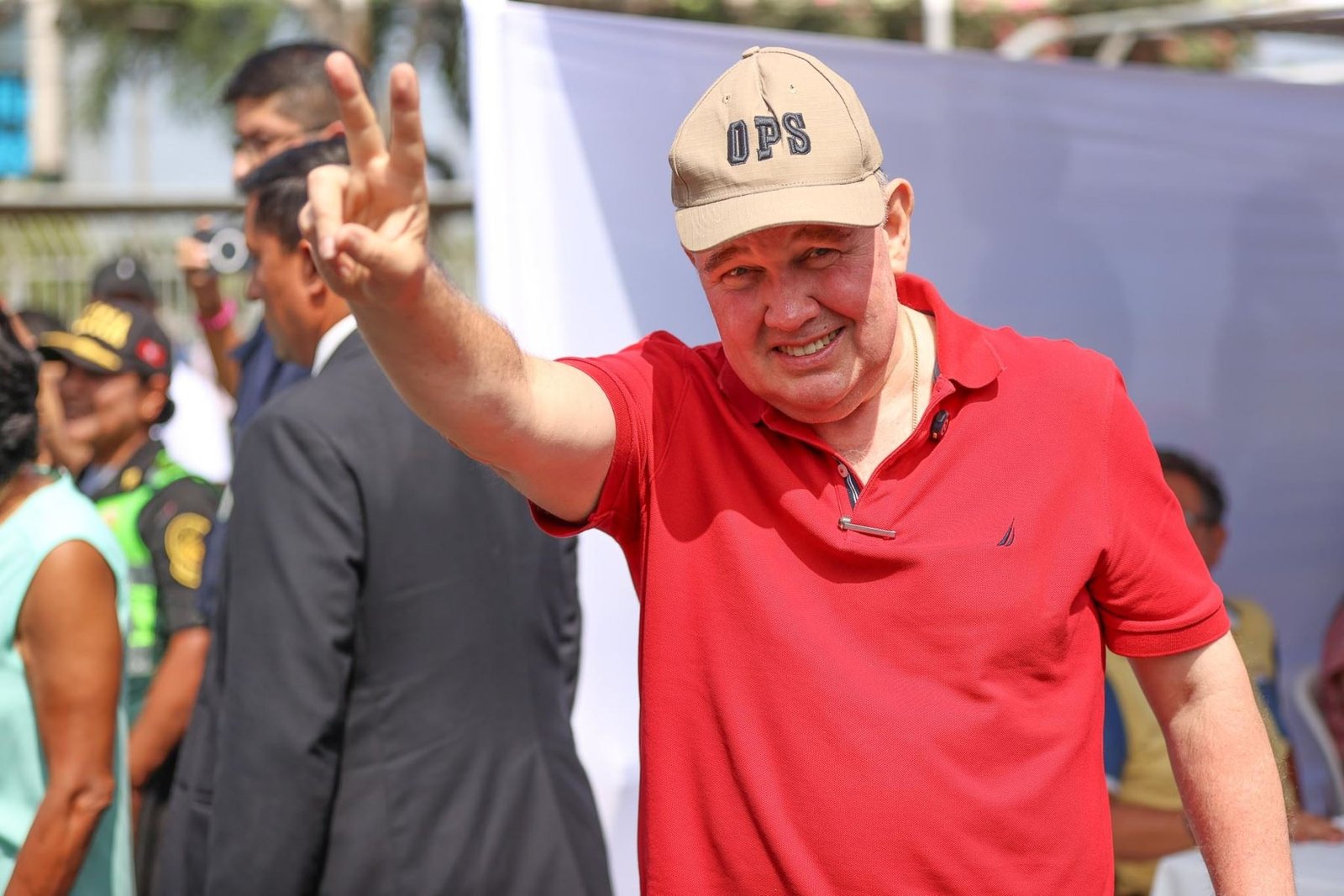 Rafael López Aliaga lideró plantón y llamó una «espera atenta»