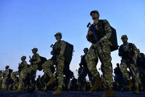 Un aumento esperado: El Gobierno reestructura los sueldos de militares y policías