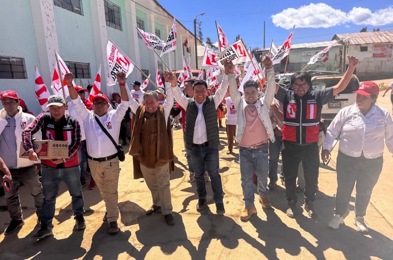Enrique Pulgar recibe respaldo en su visita al distrito de Yanas en Dos de Mayo