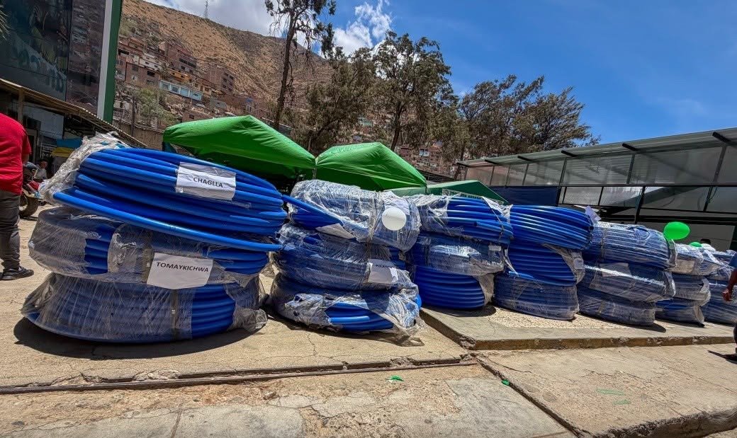 Entrega mangueras a 14 zonas para mitigar el problema de la sequía