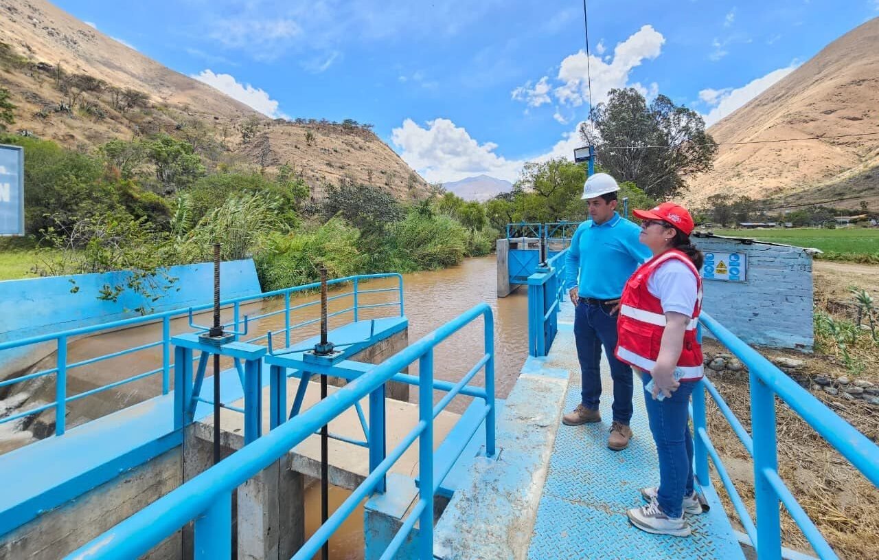 Seda Huánuco interviene puntos críticos del canal de conducción de agua